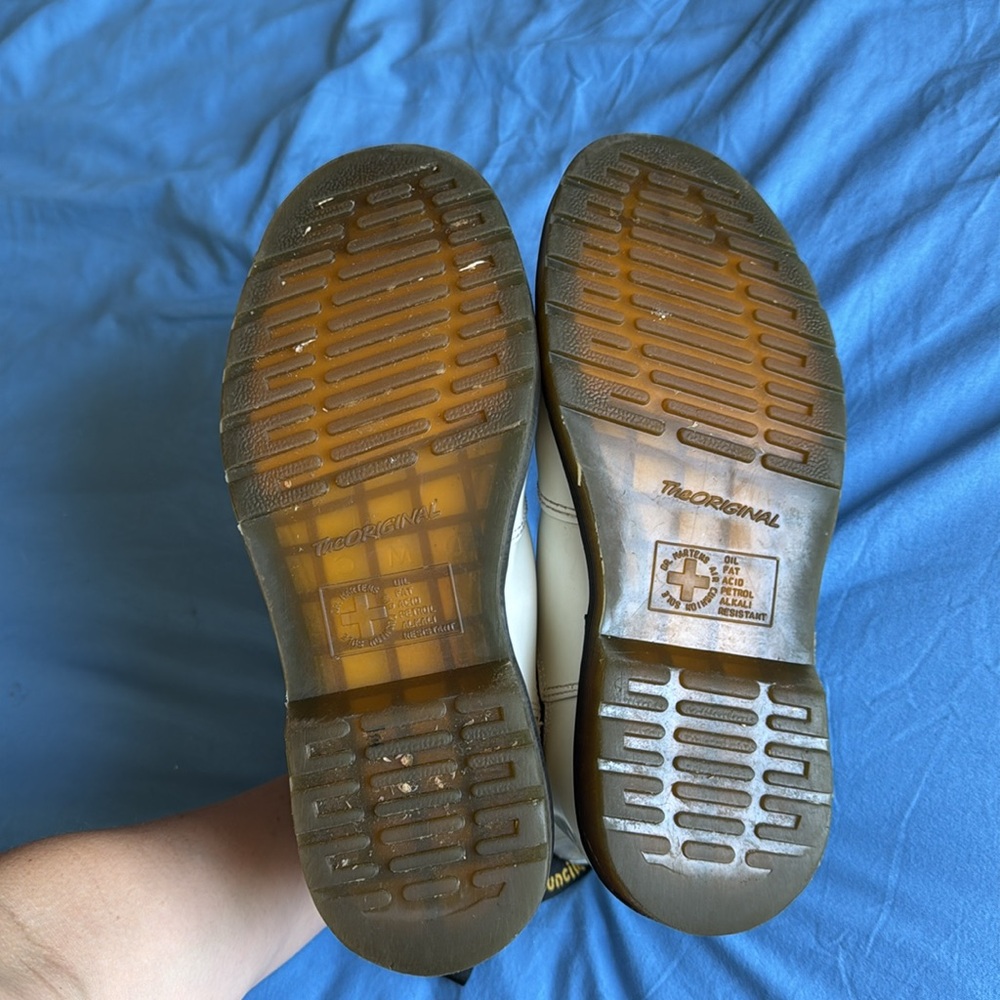SALE DR. MARTENS WOMEN'S 2976 YELLOW STITCH SMOOTH LEATHER CHELSEA White size 8 - Picture 12 of 13